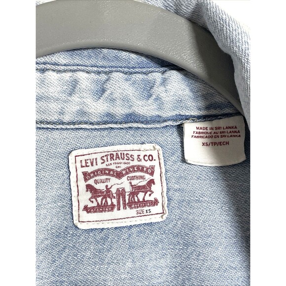 Levis Denim Shirt Womens XS Light Blue Western Pearl Snap Two Pocket Cotton - Picture 5 of 14